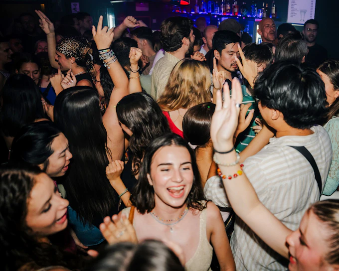 Frankfurt Pub Crawl: 4 Venues, Shots and Club Entry