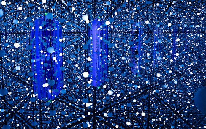 Interactive light installation at Bubble Planet, Cologne.