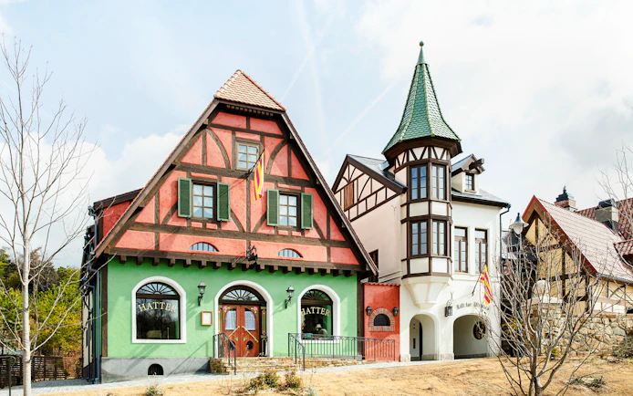 Hatter's Millinery building with colorful facade and tower, ©Studio Ghibli.