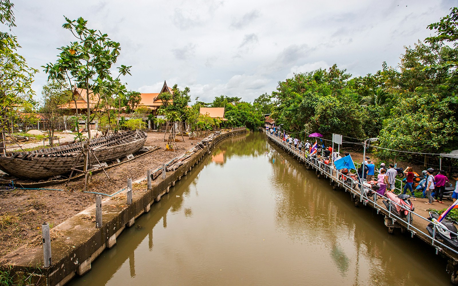 Bang nam phueng floating market