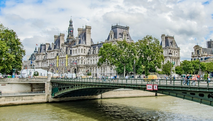 Pont d'Arcole spanning the Seine River on Île de la Cité, Paris.
