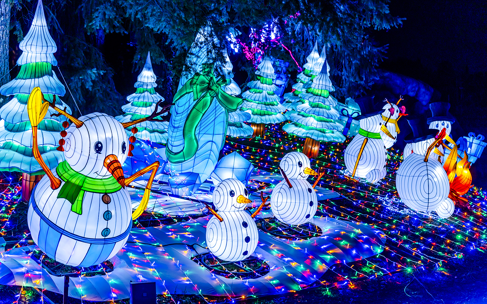 Snowman lanterns and festive lights at Parc Asterix during Christmas celebrations.