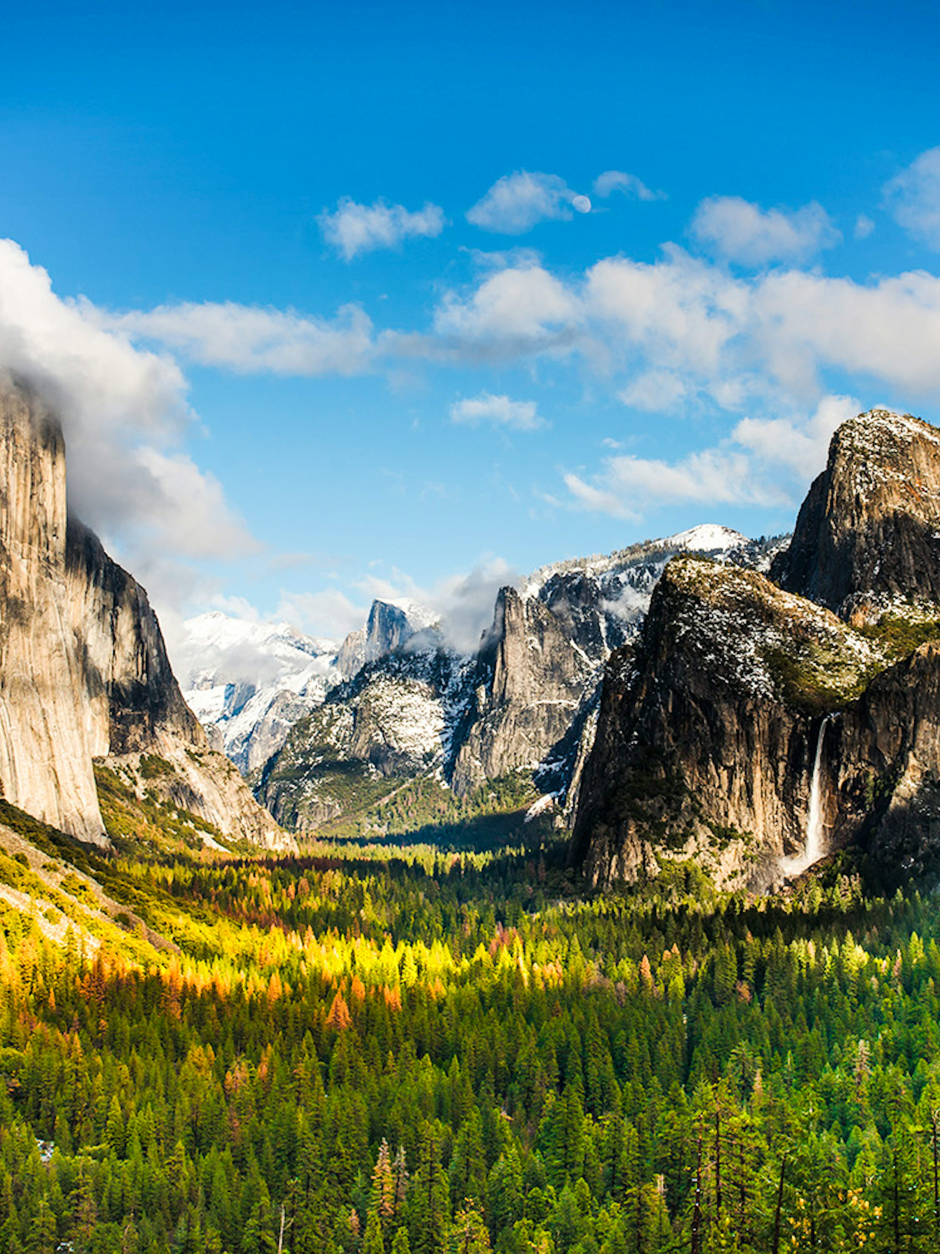 Tunnel View overlooking Yosemite Valley with Bridalveil Falls in the distance.