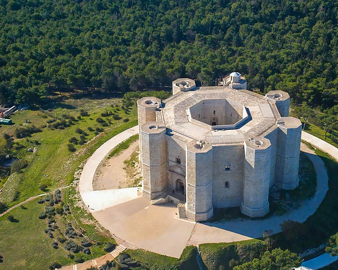 Castel del Monte Small-Group Guided Tour