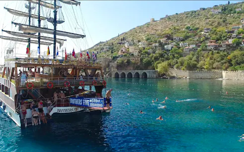 cruzeiro de catamarã em alanya com almoço com churrasco, refrigerantes e traslados de ida e volta do hotel-1