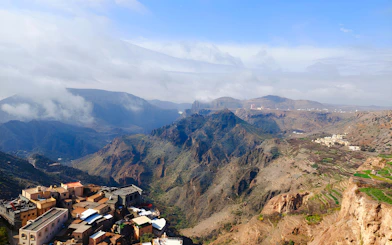Nizwa and Jebel Akhdar mountains with terraced fields and village, Oman day trip.