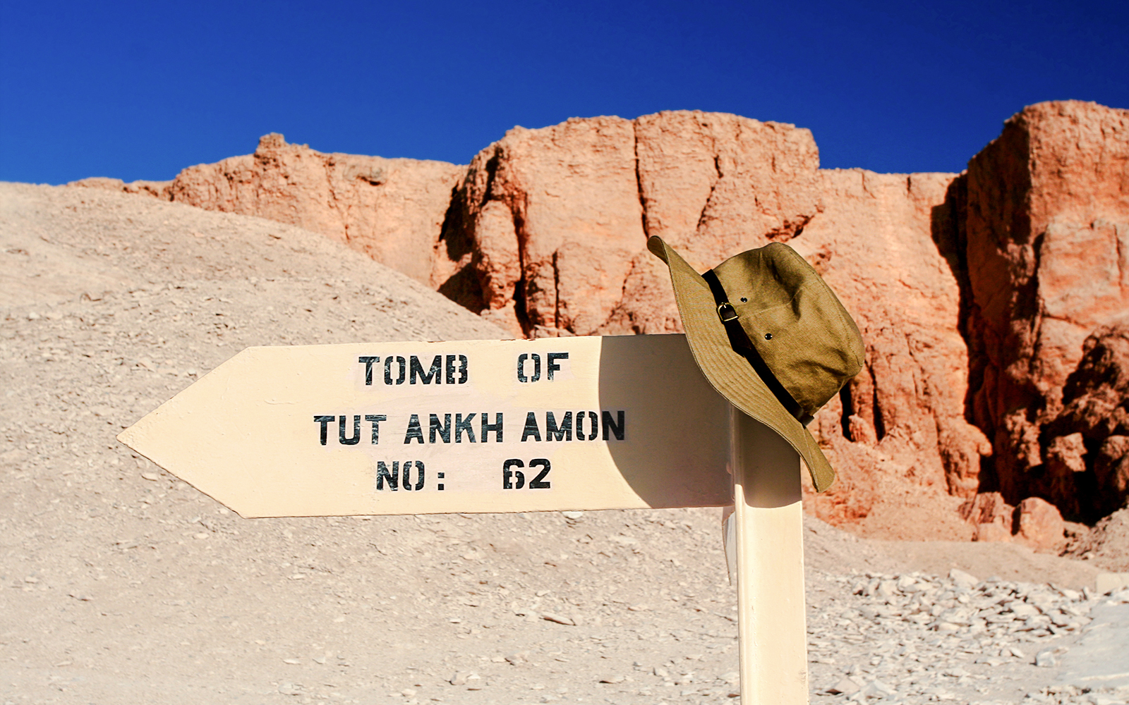 Sign pointing to Tutankhamun's tomb in Luxor, Egypt, with a hat on top.