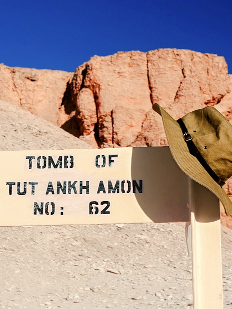Sign pointing to Tutankhamun's tomb in Luxor, Egypt, with a hat on top.