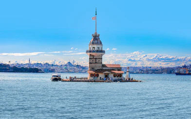 Maiden’s Tower on the Bosphorus with Istanbul skyline in the background, Turkey.