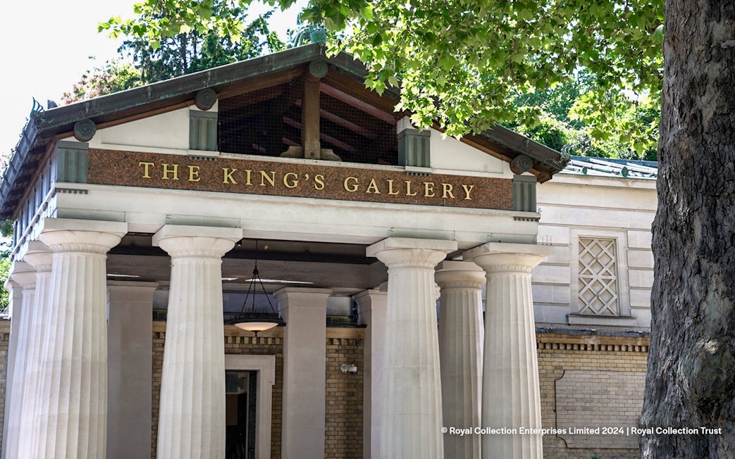 Entrance to The King's Gallery at Buckingham Palace with columns and trees.
