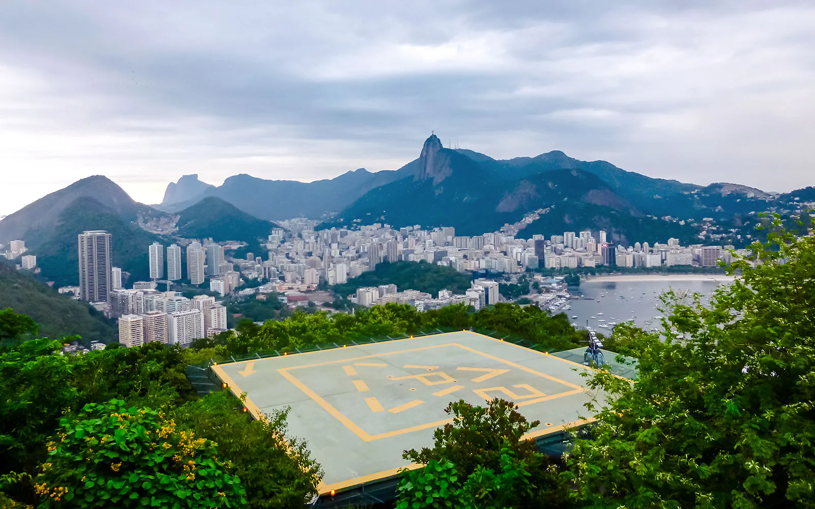 Ogrody botaniczne / Lagoa Helipad / Patins Park