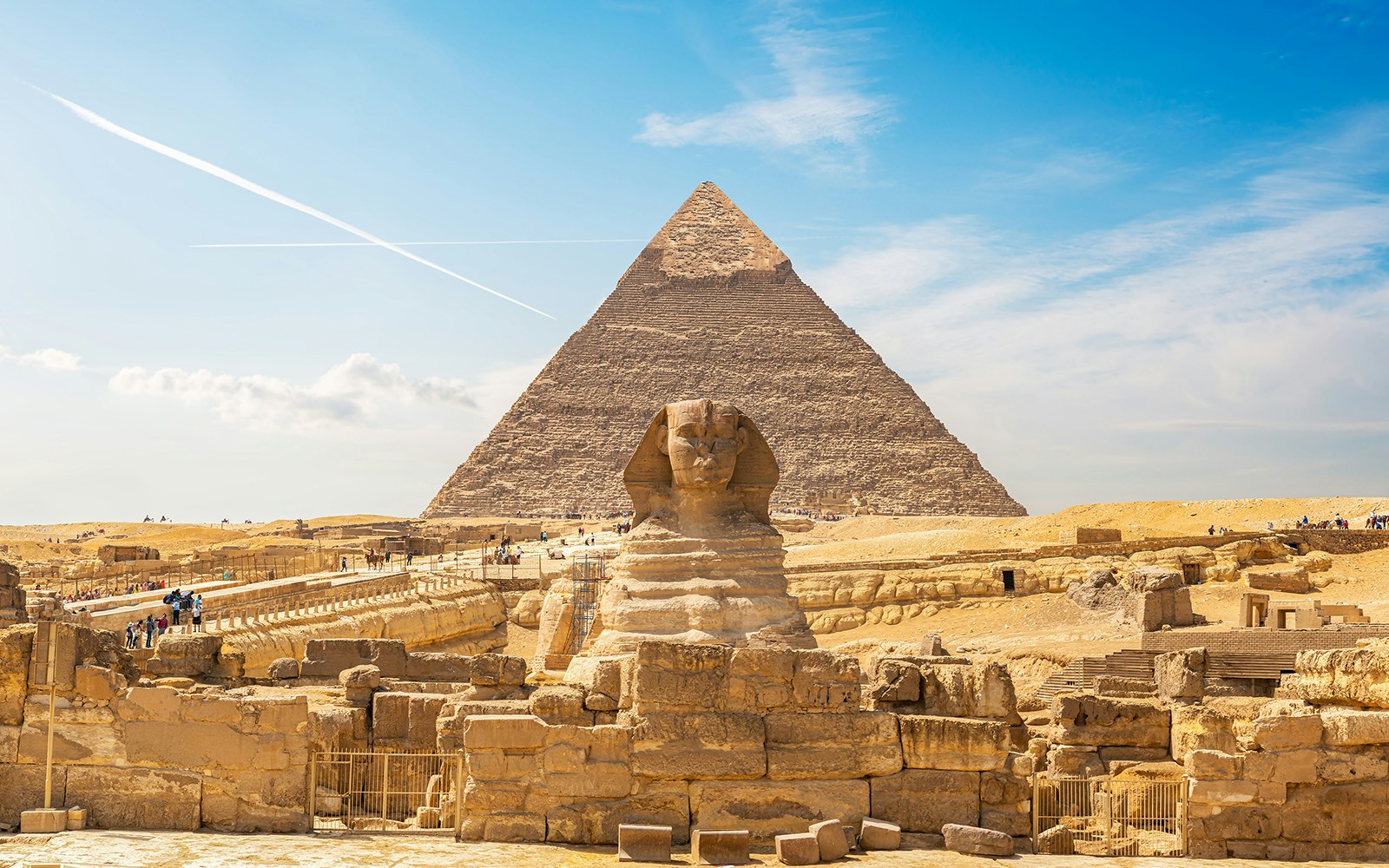 Sphinx and Pyramid of Giza on a sunny day, part of Cairo's private half-day tour.
