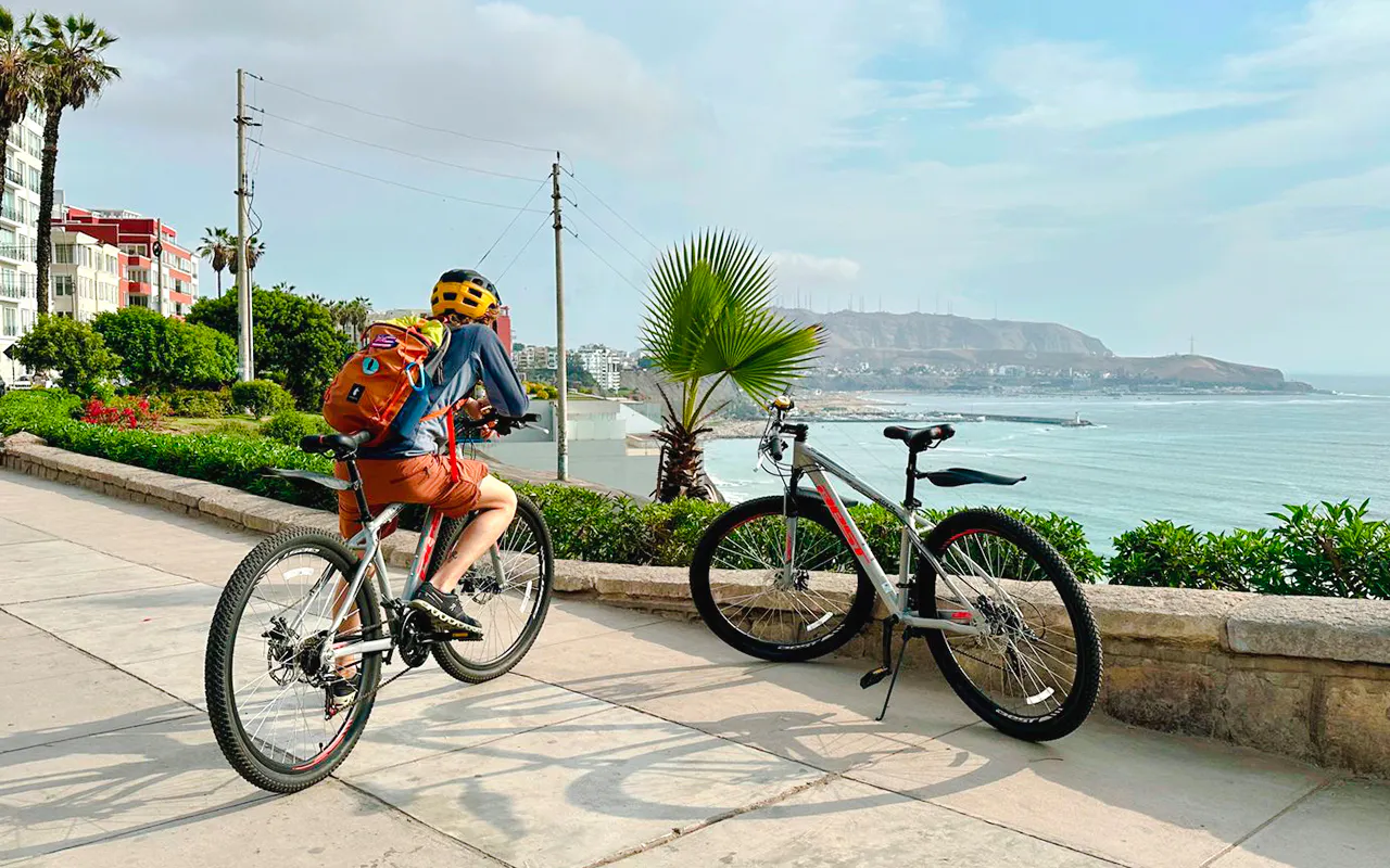 passeio guiado de bicicleta downhill por lima: morro solar, barranco e miraflores-1