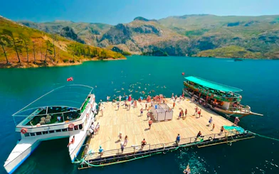 From Side: Green Canyon Boat Cruise with Lunch