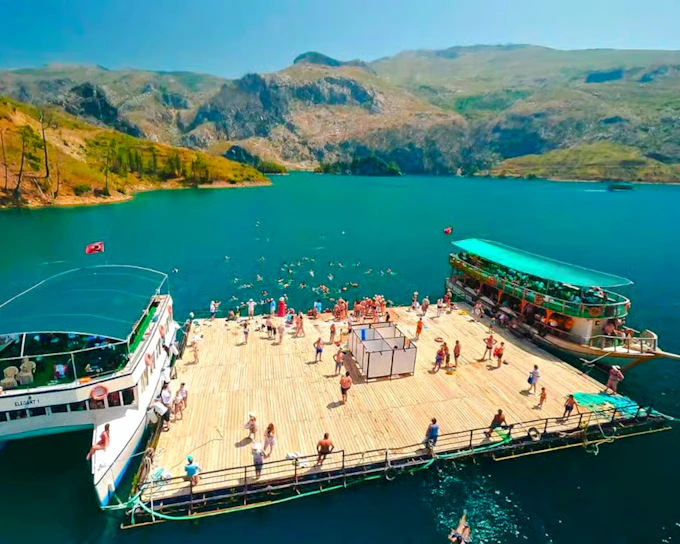 From Side: Green Canyon Boat Cruise with Lunch