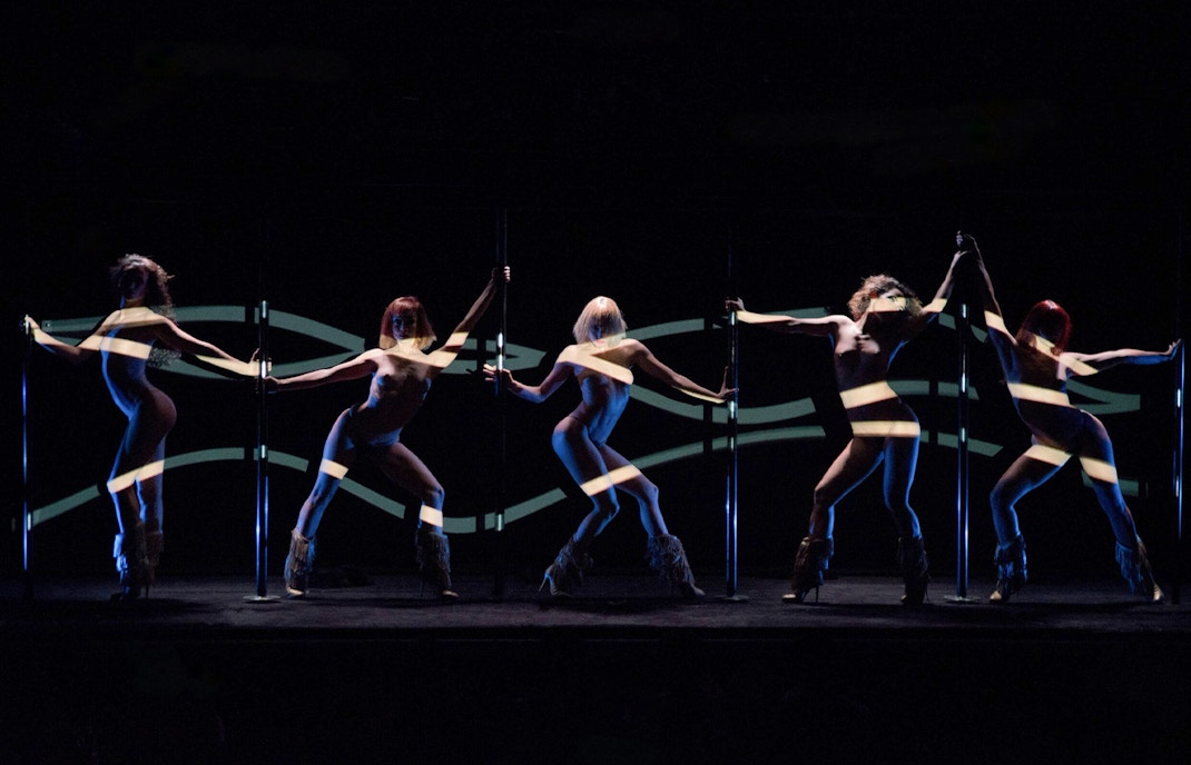 Crazy Horse Paris show