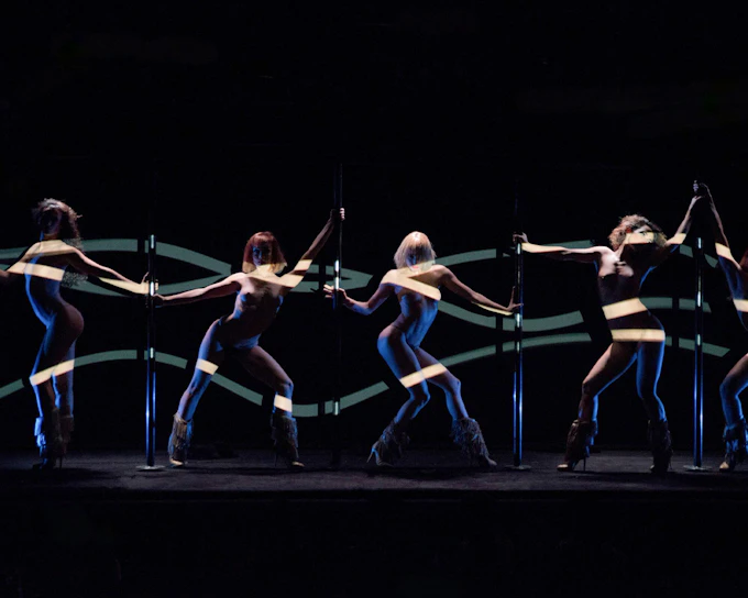 Crazy Horse Show Tickets with Dinner at Ginger Restaurant
