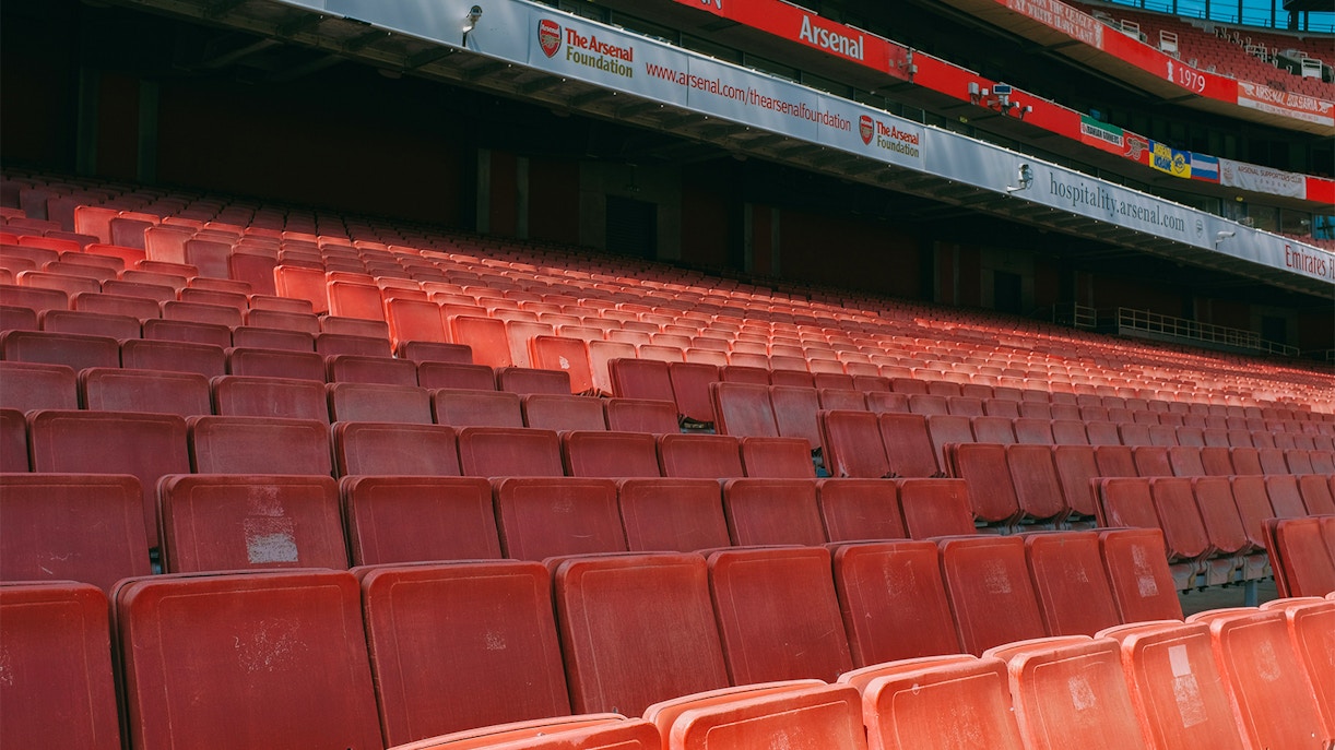 https://cdn-imgix.headout.com/media/images/63d91197d3d480019912a478199f0aea-Emirates%20Stadium%20london_0000s_0002_huy-phan-vdJxCsUdJ3g-unsplash.jpg