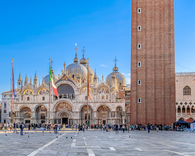 Venice in a Day: St. Mark’s, Doge’s Palace, Murano & Burano with Gondola Ride