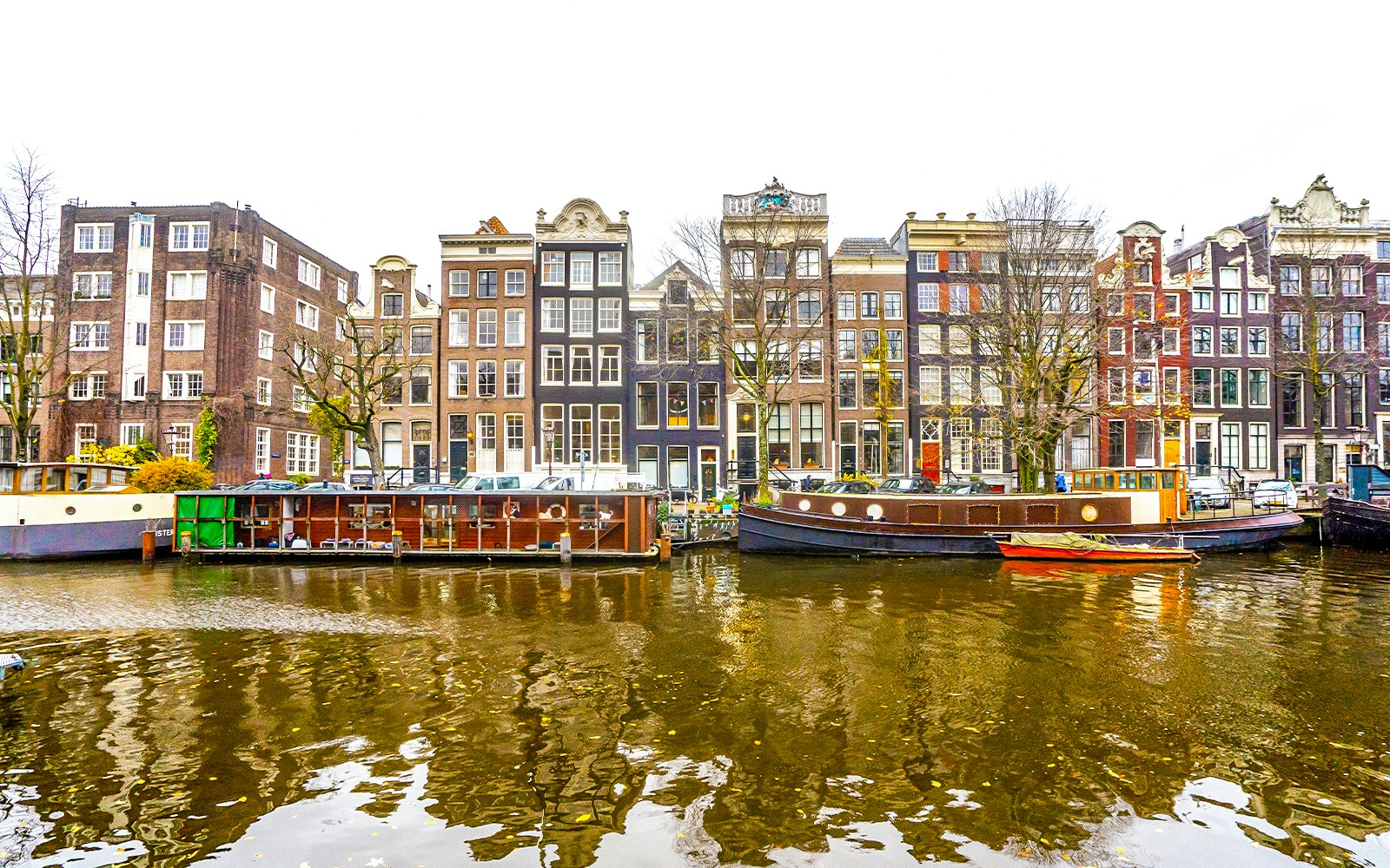 Canal houses and boats along Prinsengracht in Amsterdam.