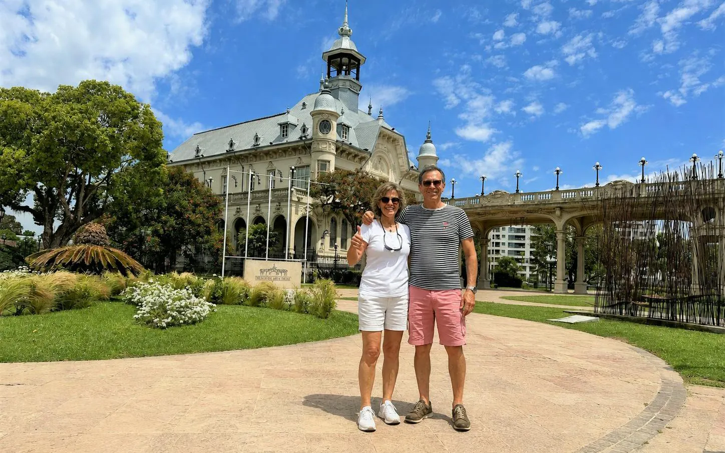 Couple posing in front of the Tigre Art Museum during Buenos Aires to Tigre Delta tour.