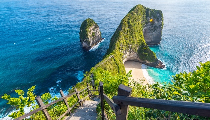 Kelingking Beach cliff view, Nusa Penida, Indonesia.