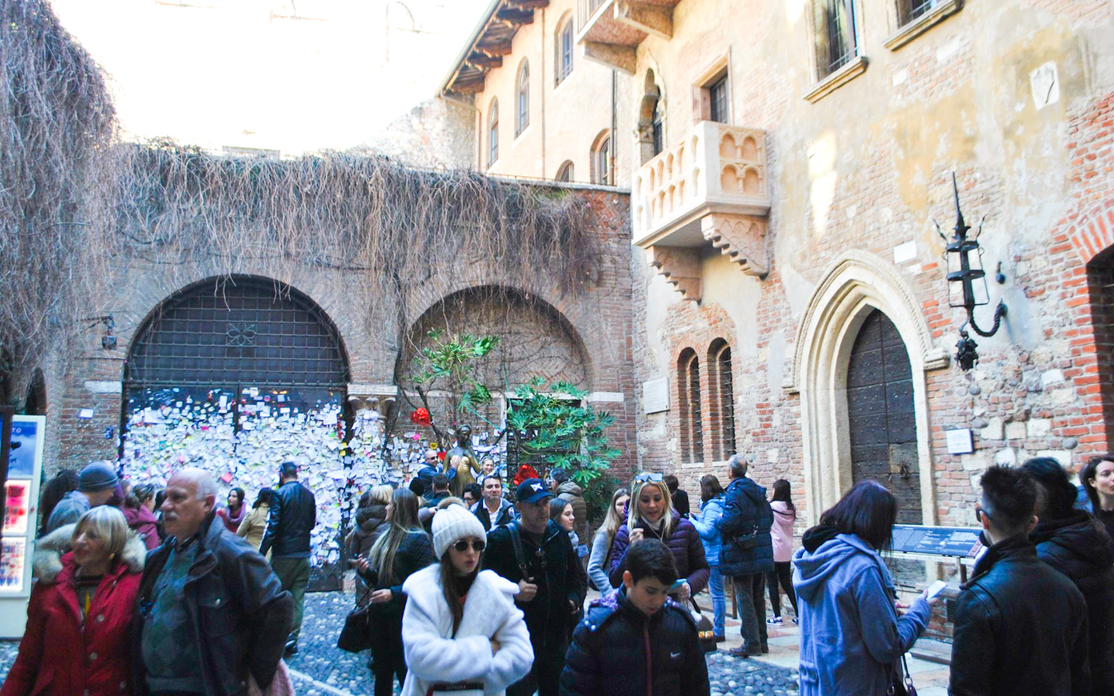 Verona Juliet's House Entry Ticket With Courtyard, Museum & Theatre Access Image 2