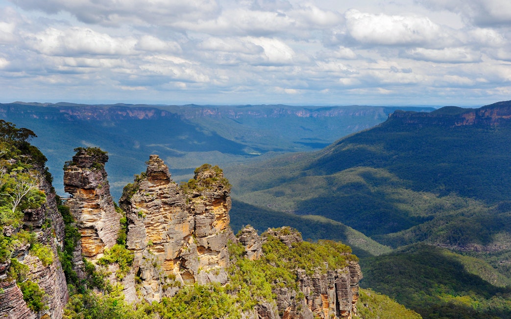 Rock formations overlooking Jamison Valley in Blue Mountains, Australia.