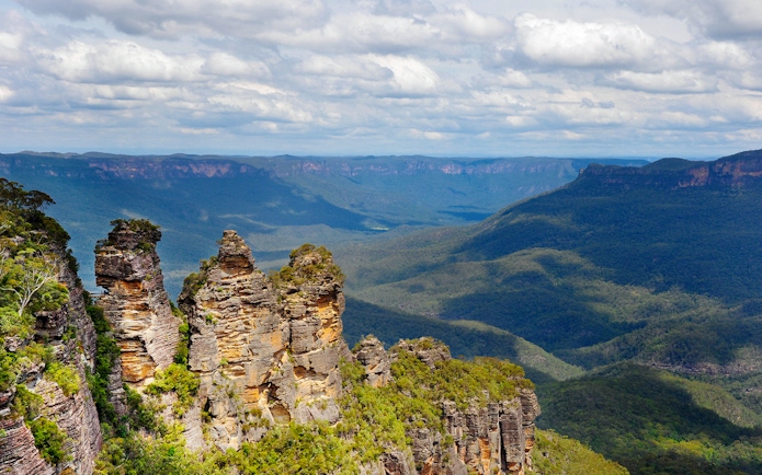 Rock formations overlooking Jamison Valley in Blue Mountains, Australia.