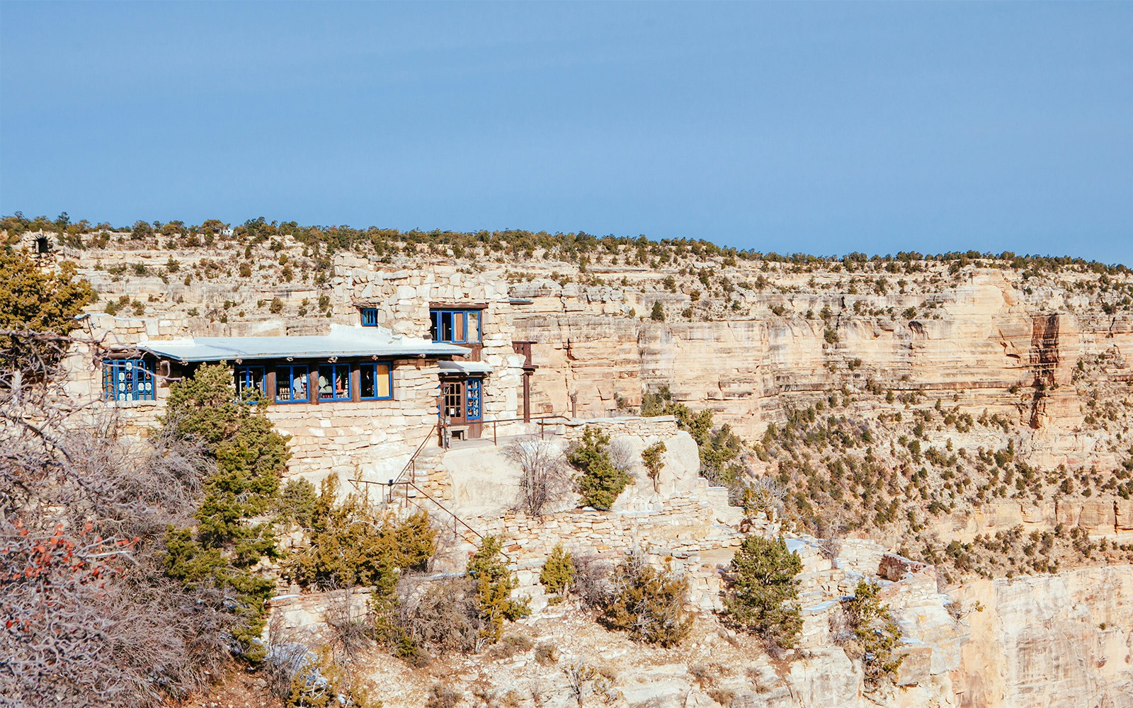Yavapai Geological Museum overlooking the Grand Canyon's South Rim with visitors exploring exhibits.