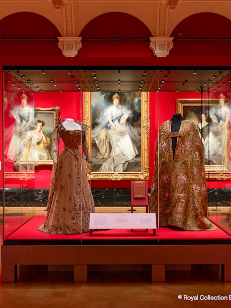 Edwardian portraits and gowns at Kings Gallery, Buckingham Palace exhibition.