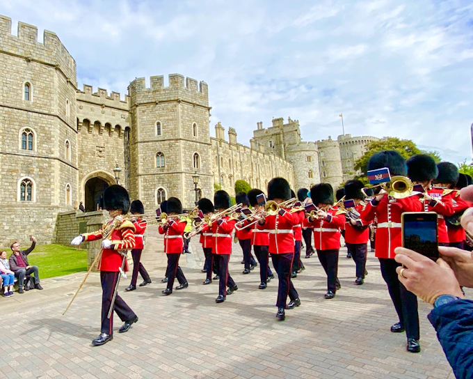 Stonehenge, Windsor Castle and Bath with Pub Lunch in Lacock