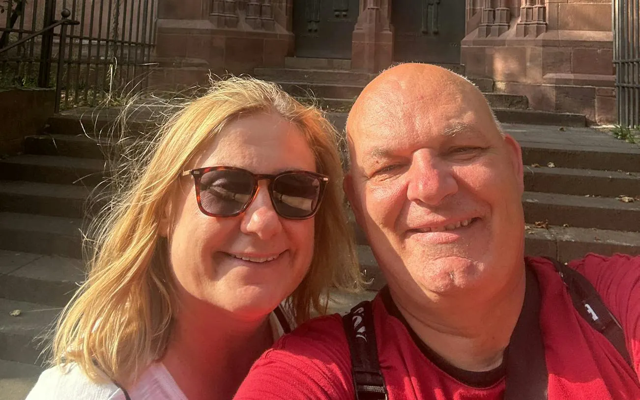 Couple enjoying a self-guided city exploration game in Frankfurt am Main.