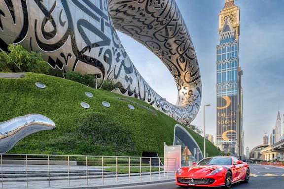 expérience côté passager·ère : visite de dubaï en supercar-3