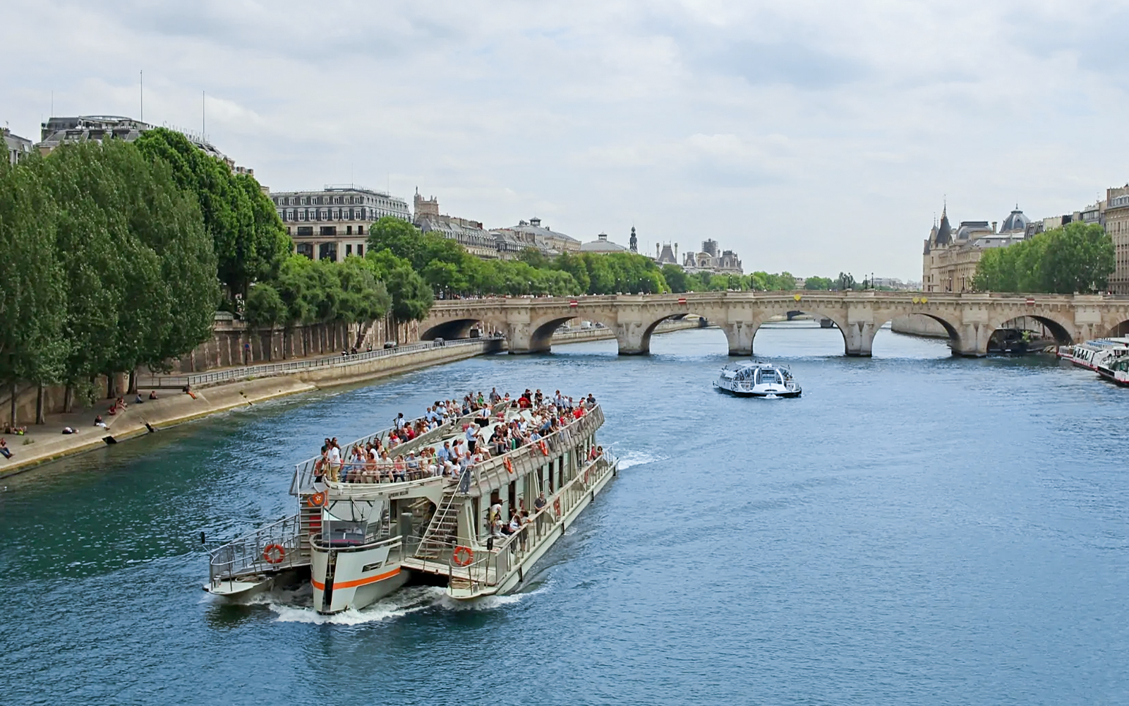 best things to do in paris lunch cruise