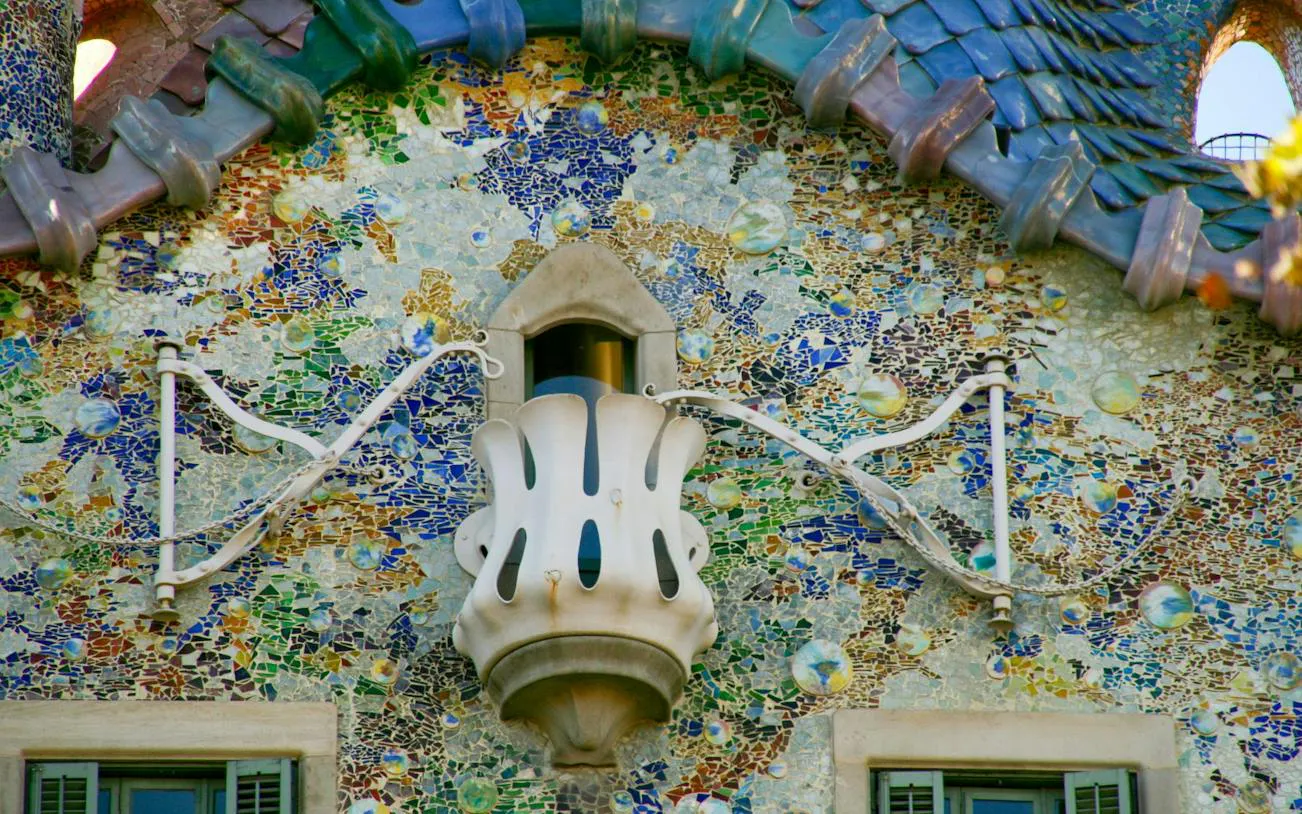 Mosaic facade detail of Casa Batlló on the Barcelona Modernist Architecture Tour.