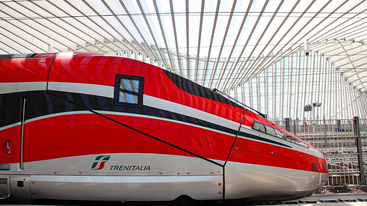 frecciarossa train exterior view