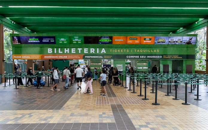 Entrance ticket counter at São Paulo Zoo with visitors in line.
