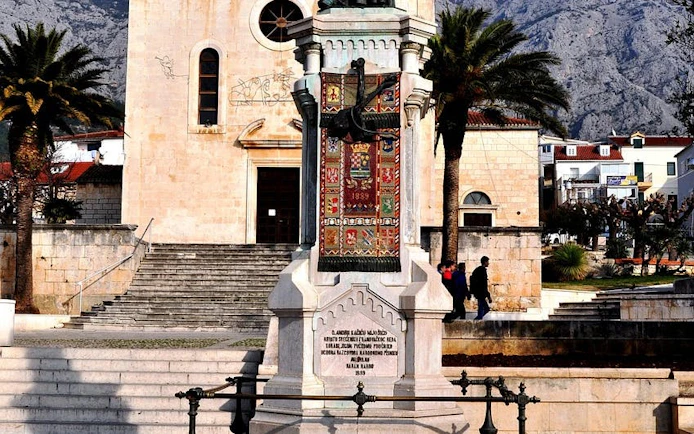 From Split: Skywalk Biokovo Skip-the-Line Tour with Makarska Guided Walk and Transfers