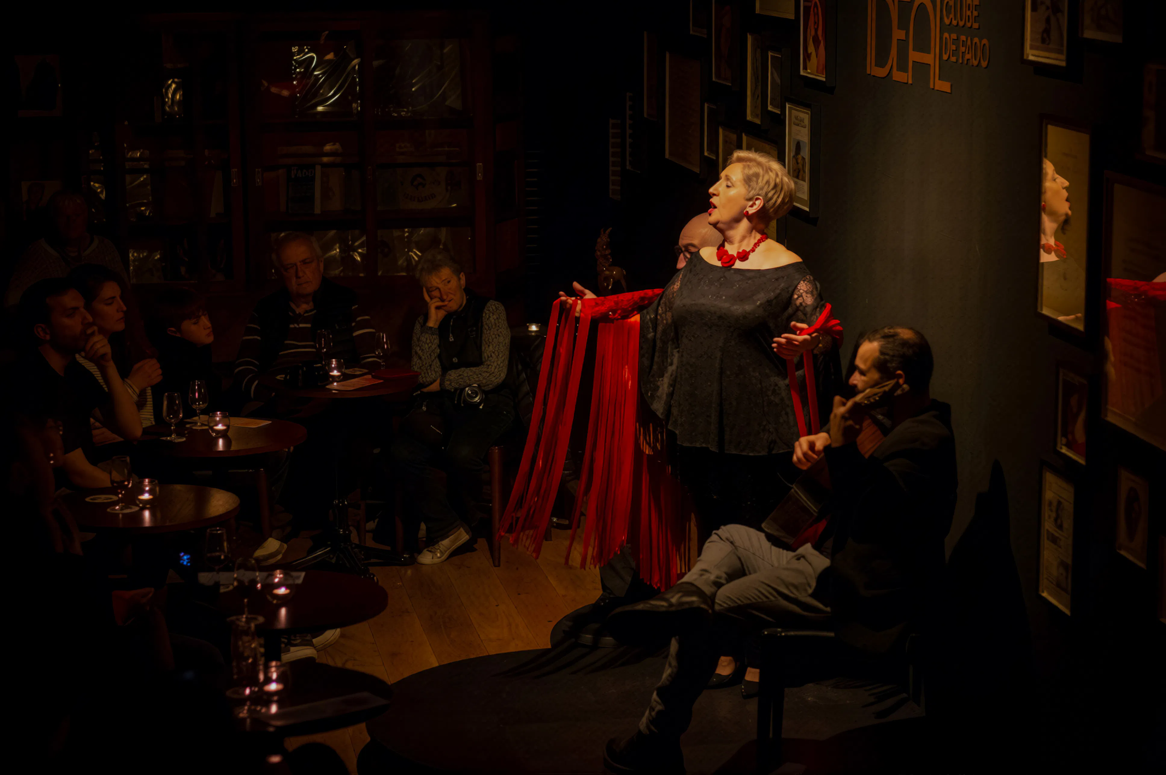 fado-forestilling i lisboa med tradisjonell portugisisk middag-7