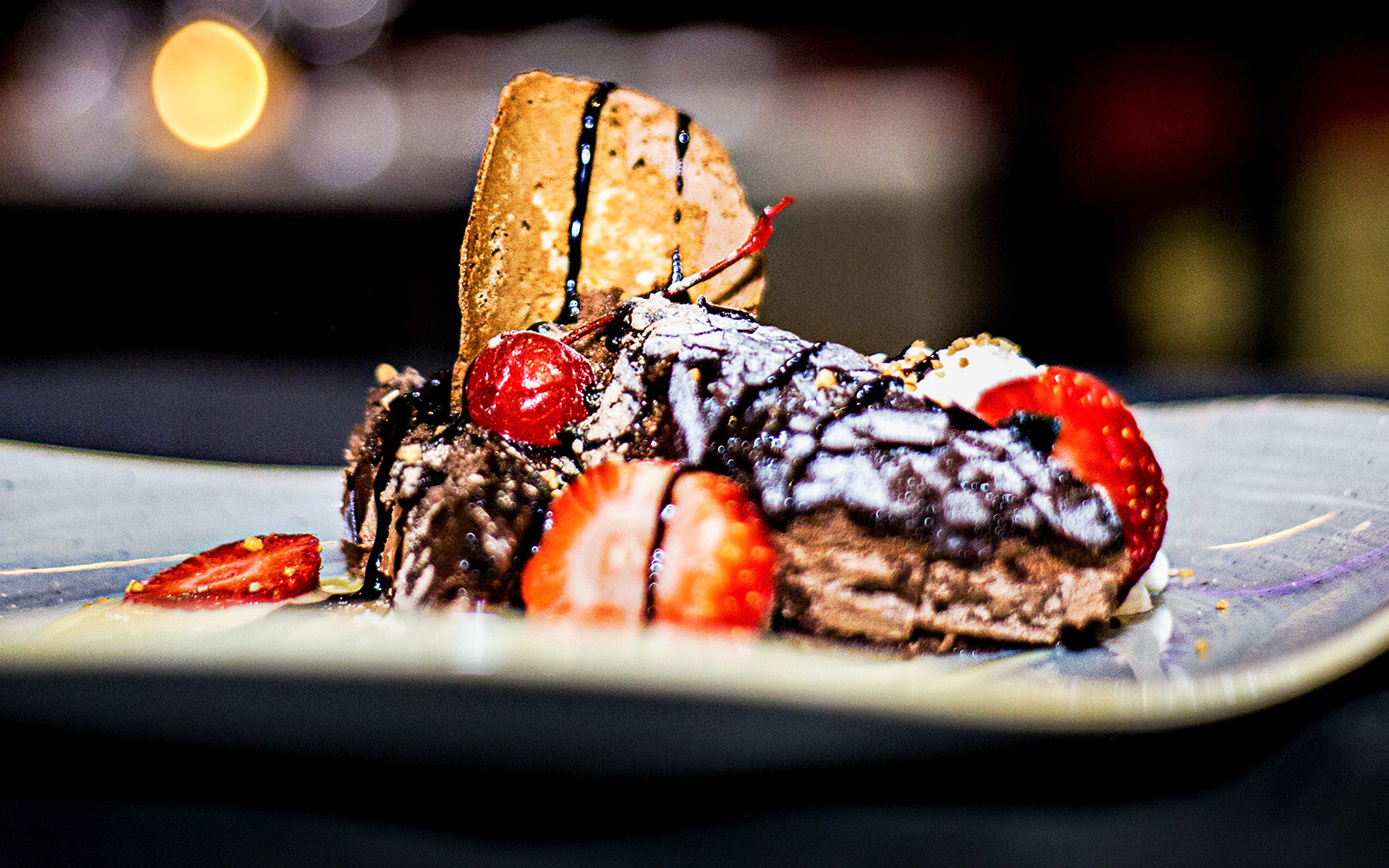 Dessert served at Tablao El Toro y la Luna during Flamenco Show, featuring strawberries and chocolate.