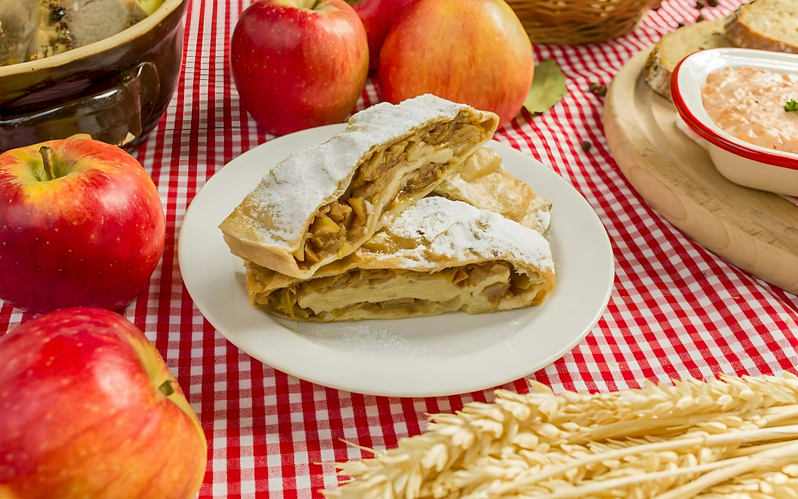 Sweet apple strudel at Folklore Dinner Show