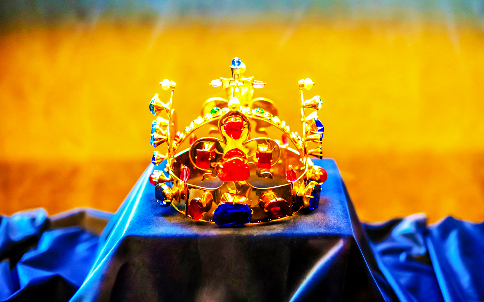 Replica of the Crown Jewels on display in Prague exhibition.