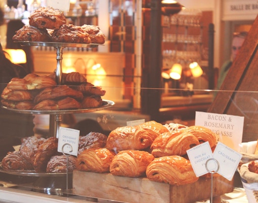 emily in paris luoghi parigi