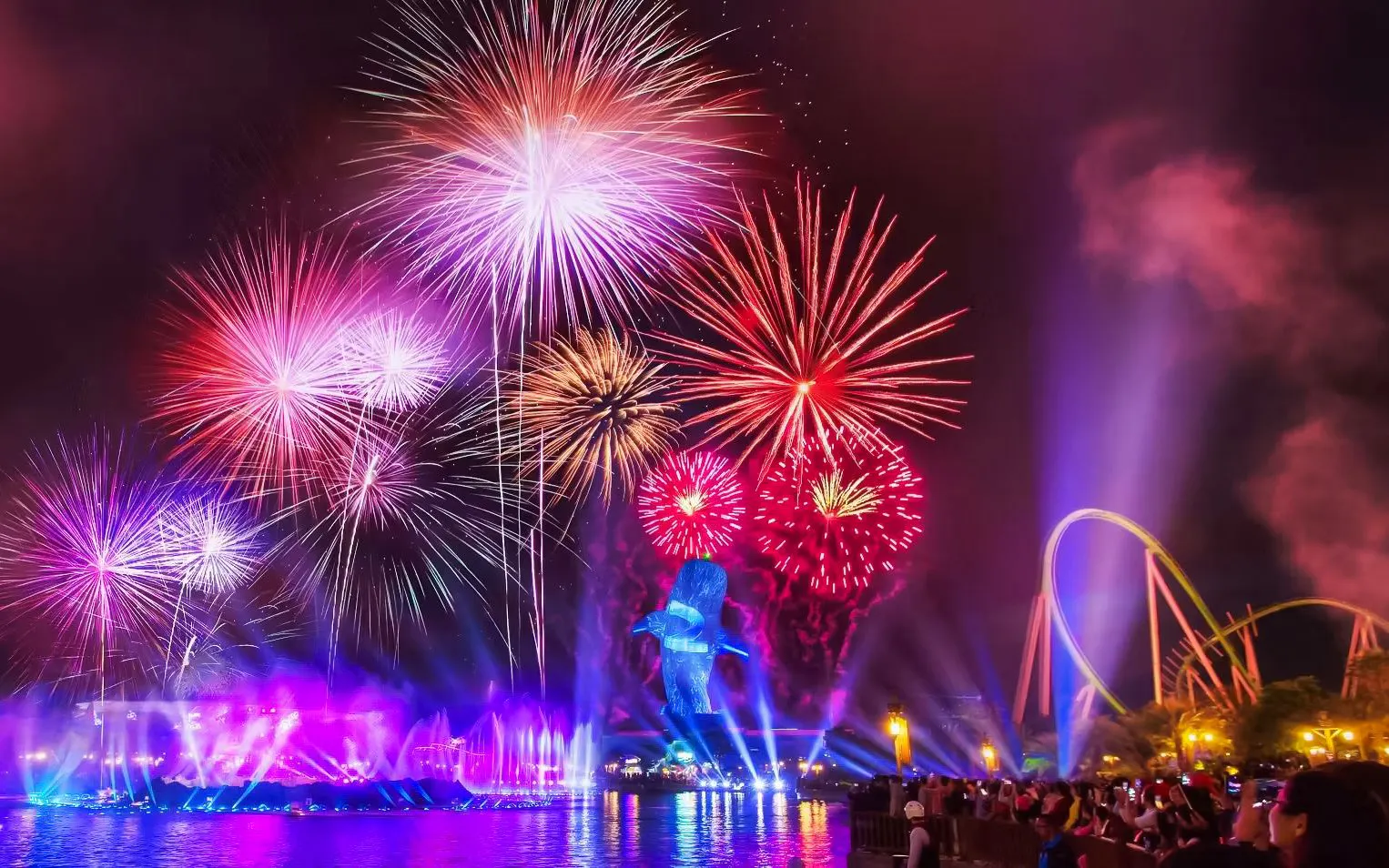 Fireworks and musical fountain show at Zhuhai Chimelong Ocean Kingdom, Zhuhai, China.