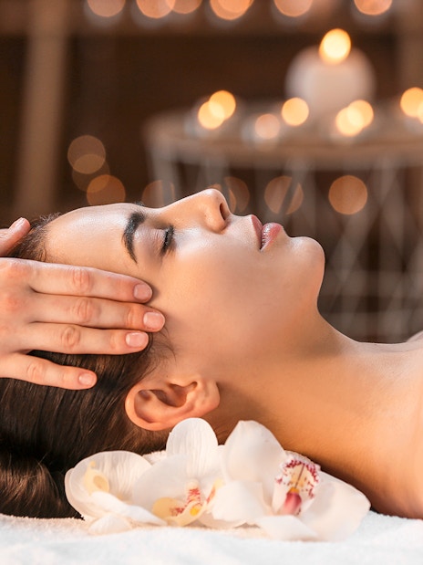 Woman receiving a head massage at Therme Erding Tropical Spa.