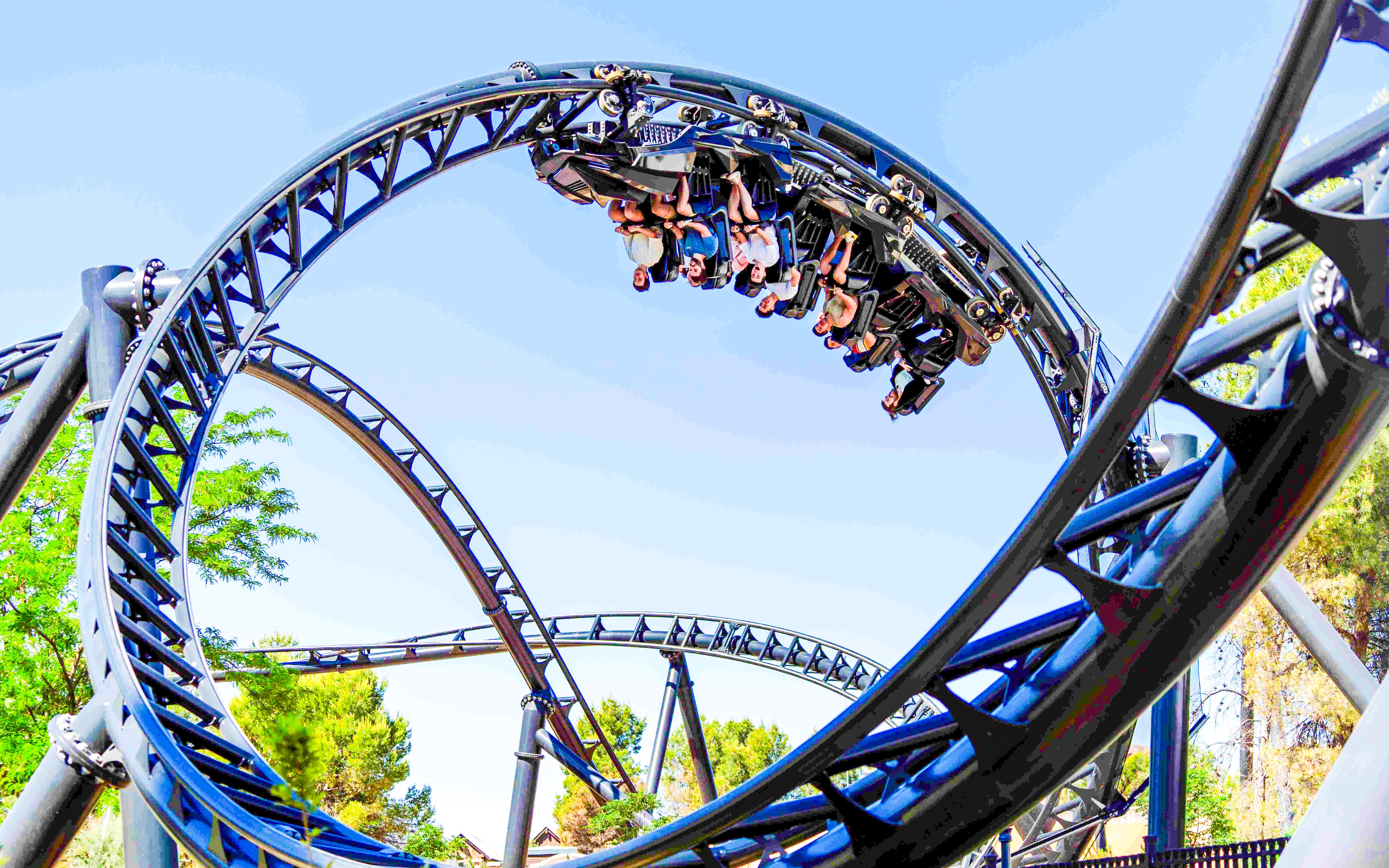 Batman Gotham City Escape roller coaster loop at Parque Warner Madrid.