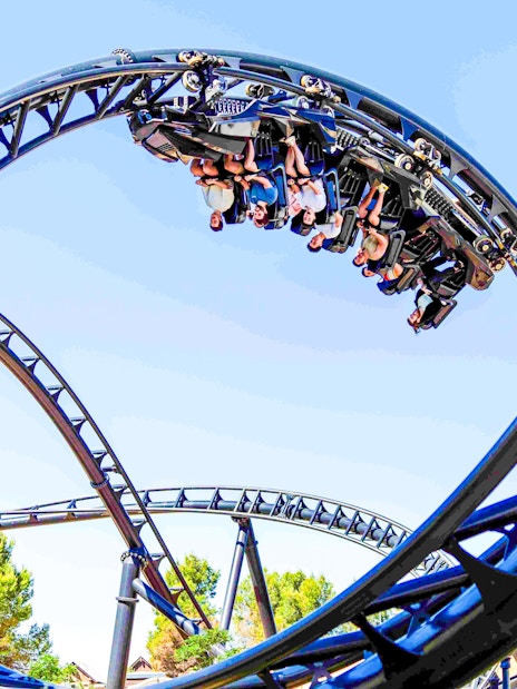 Batman Gotham City Escape roller coaster loop at Parque Warner Madrid.