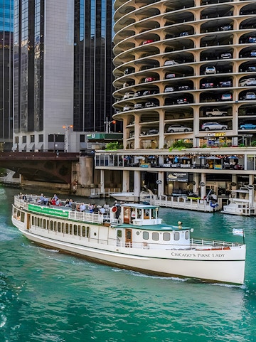 Chicago Riverwalk with 'Chicago's First Lady' tour boat passing by Marina City.