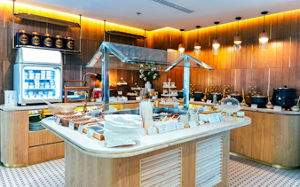 Buffet spread at Coral Airport Lounge, Suvarnabhumi Airport, featuring snacks and beverages.